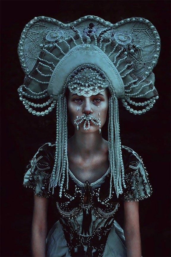 Design by - Agnieszka Osipa and Marcin Nagraba - Beads Girl.jpg